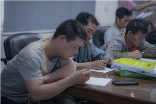 朝陽集團(tuán)開展行車和有限作業(yè)空間安全操作培訓(xùn)、道路交通安全培訓(xùn)